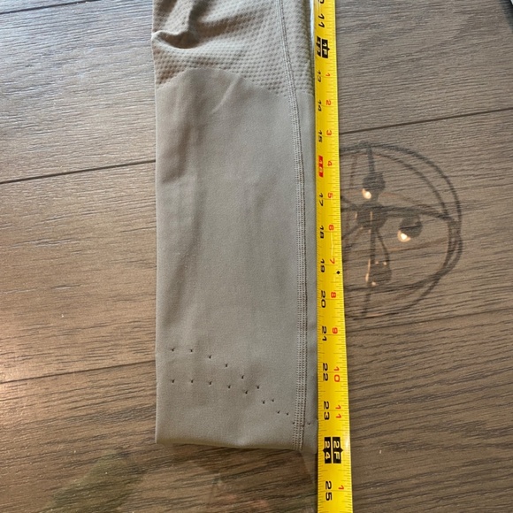 Lululemon in focus run tights Legging Gray-Sage Green, 33894 - Picture 11 of 13